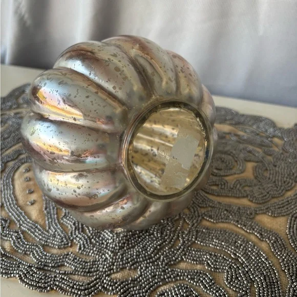 Fall/Autumn bronze glass Gourd with metal top. - Picture 2 of 3